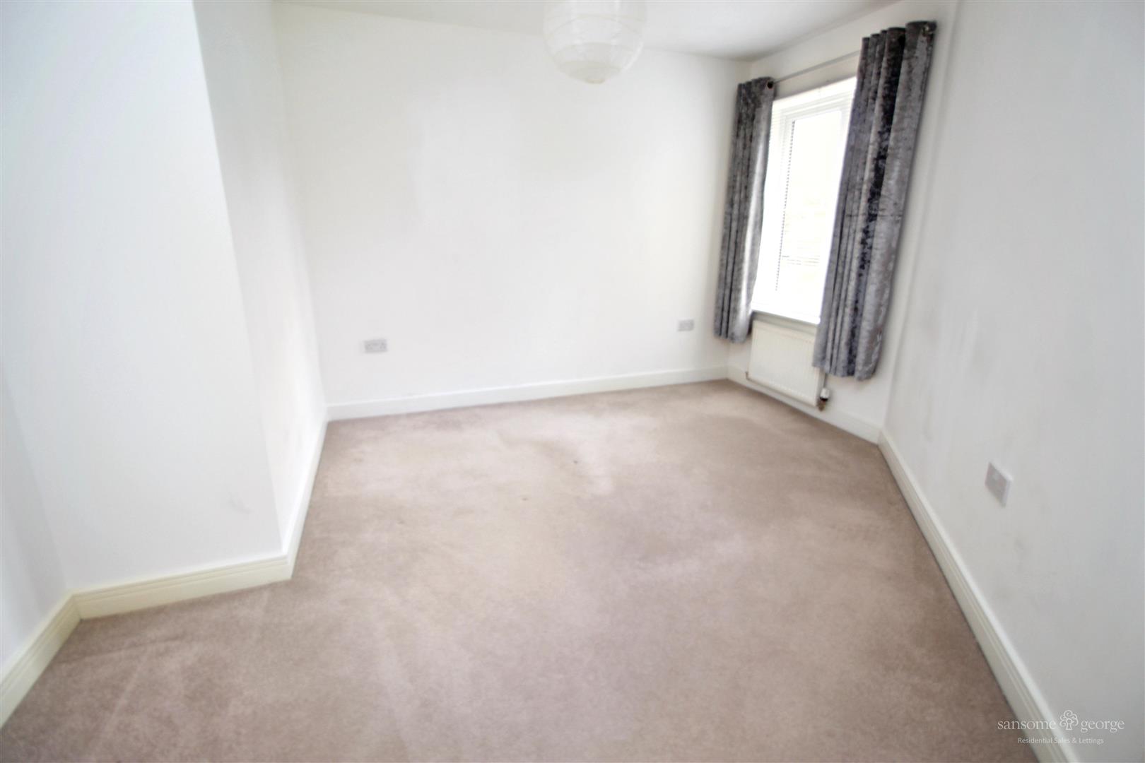 Wildflower Drive, Calcot, Reading